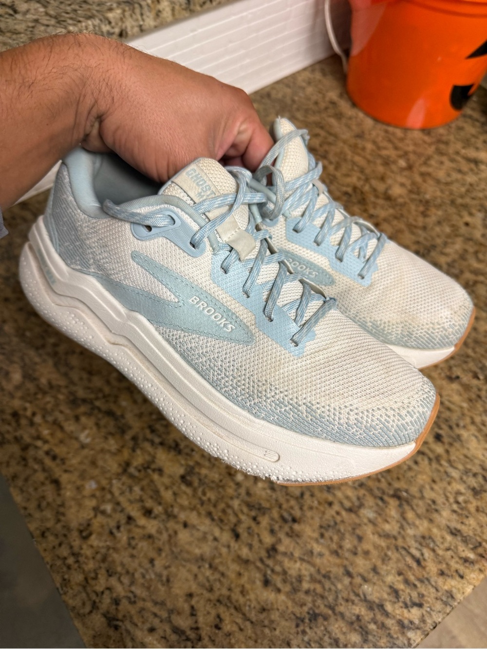 Brooks Ghost Max 2 1204201B163 White Blue Running Women Size 8.5 Used